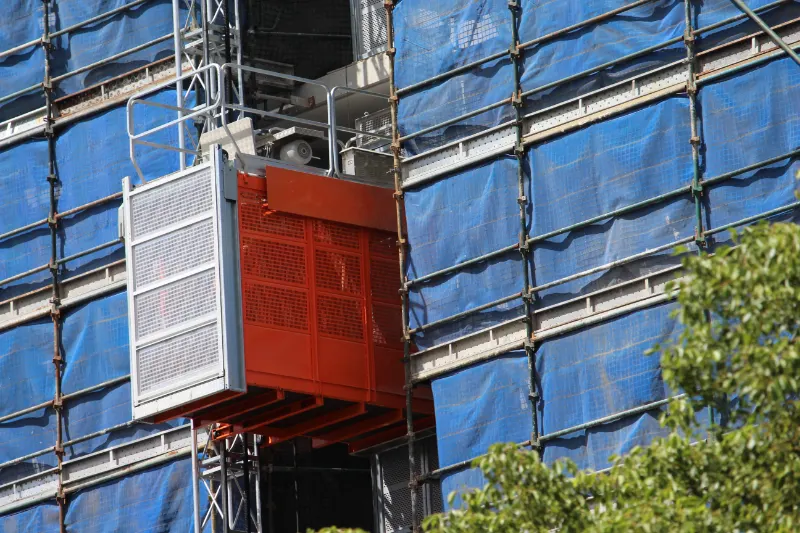 Stellar Cranes material and man hoist Stellar Cranes material and man hoist